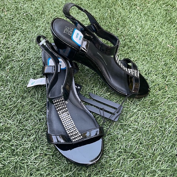 NWT - Time & Tru Black Rhinestone Wide Width Wedge Sandals - Size 7W - Picture 2 of 2